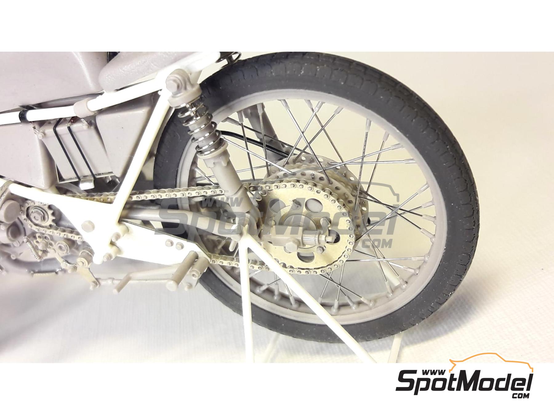 BRACH MODEL 1/12 BM-VR15 クライドラー50cc Brach Model BM-VR13: Motorbike scale model kit 1/12 scale